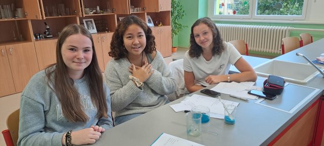 experimenty chemie 12